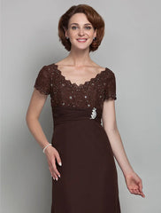 Sheath / Column Mother of the Bride Dress Vintage Inspired Scalloped Neckline V Neck Floor Length Chiffon Lace Short Sleeve with Ruched Sequin Crystal Brooch