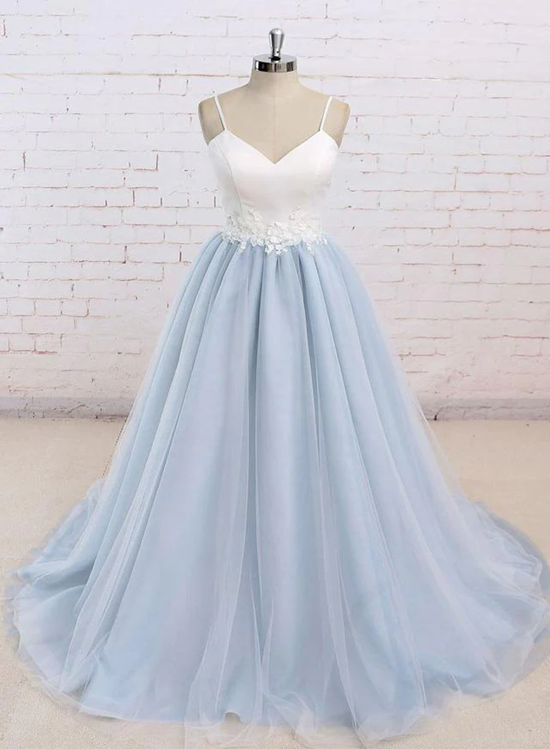 Beautiful Light Blue Tulle and White Top Long Wedding Party Gowns, Straps Junior Prom Dress