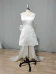 A-Line/Princess V-Neck Mini Wedding Dress With Bow Open Back Party Dress