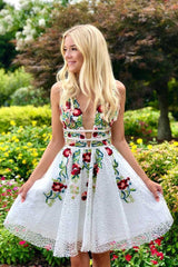 Charming A-line Lace Floral Appliques V Neck Short Homecoming Dress SA1480