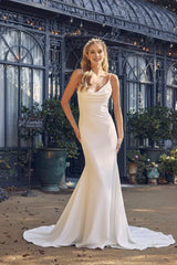 White long sleeveless hood wedding dress
