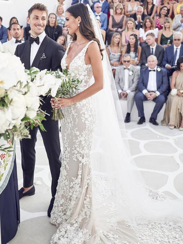 Mermaid Lace Appliqued Straps Gowns Wedding Dresses