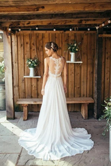 Bohemian Beach Lace Sleeveless Round Neck Ivory Bridal Gown Wedding Dress with Train