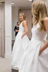 A-line Open Back Criss-Cross Bridal Gown Wedding Dresses With Pockets