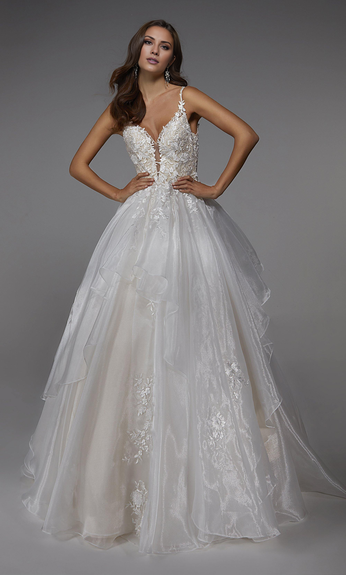 Deep V-neck low sexy backless mop dress wedding dress