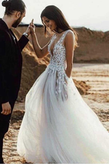 A-Line Deep V-Neck Appliques Tulle Wedding Dress with Split