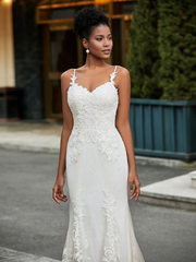Sweetheart lace decal horizontal trailing wedding dress