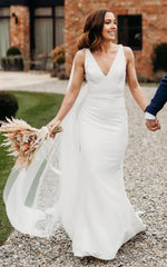 Simple Trumpet V-neck Sleeveless Wedding Dress for Women Floor-length with V Back Long Train
