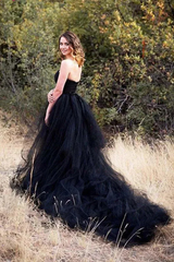 A-Line Gothic Black Sleeveless Wedding Dresses With Train
