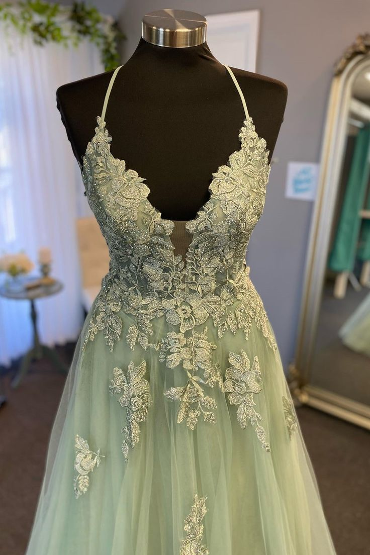 V Neck A Line Green Tulle Long Prom Dresses With Applique J2680