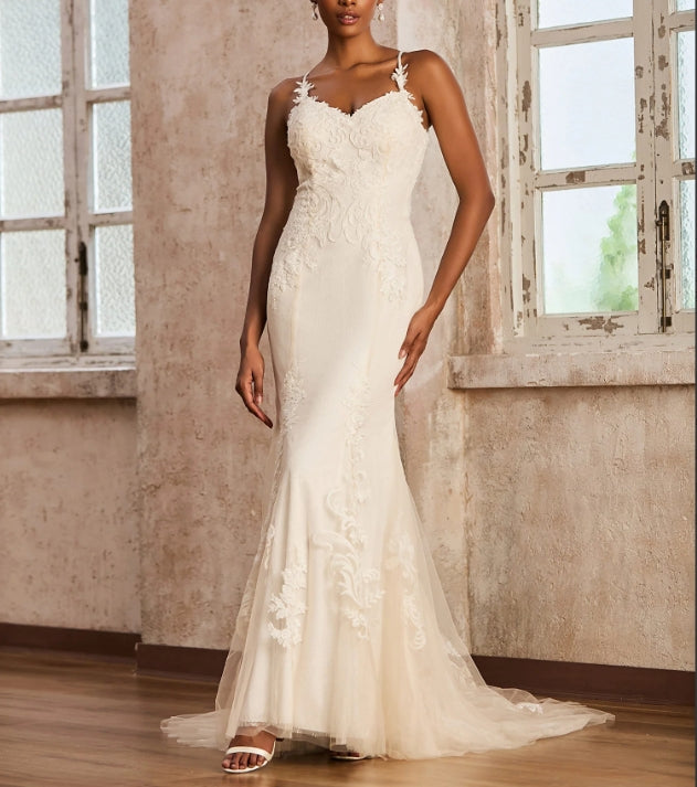 Sweetheart Lace Appliqued Sweep Train Wedding Dress