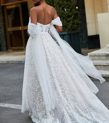 Sweetheart Neckline Sleeveless Lace A-Line Wedding Dress