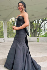 Red Sequin-Embroidery Sweetheart Bow-Back Trumpet Prom Gown