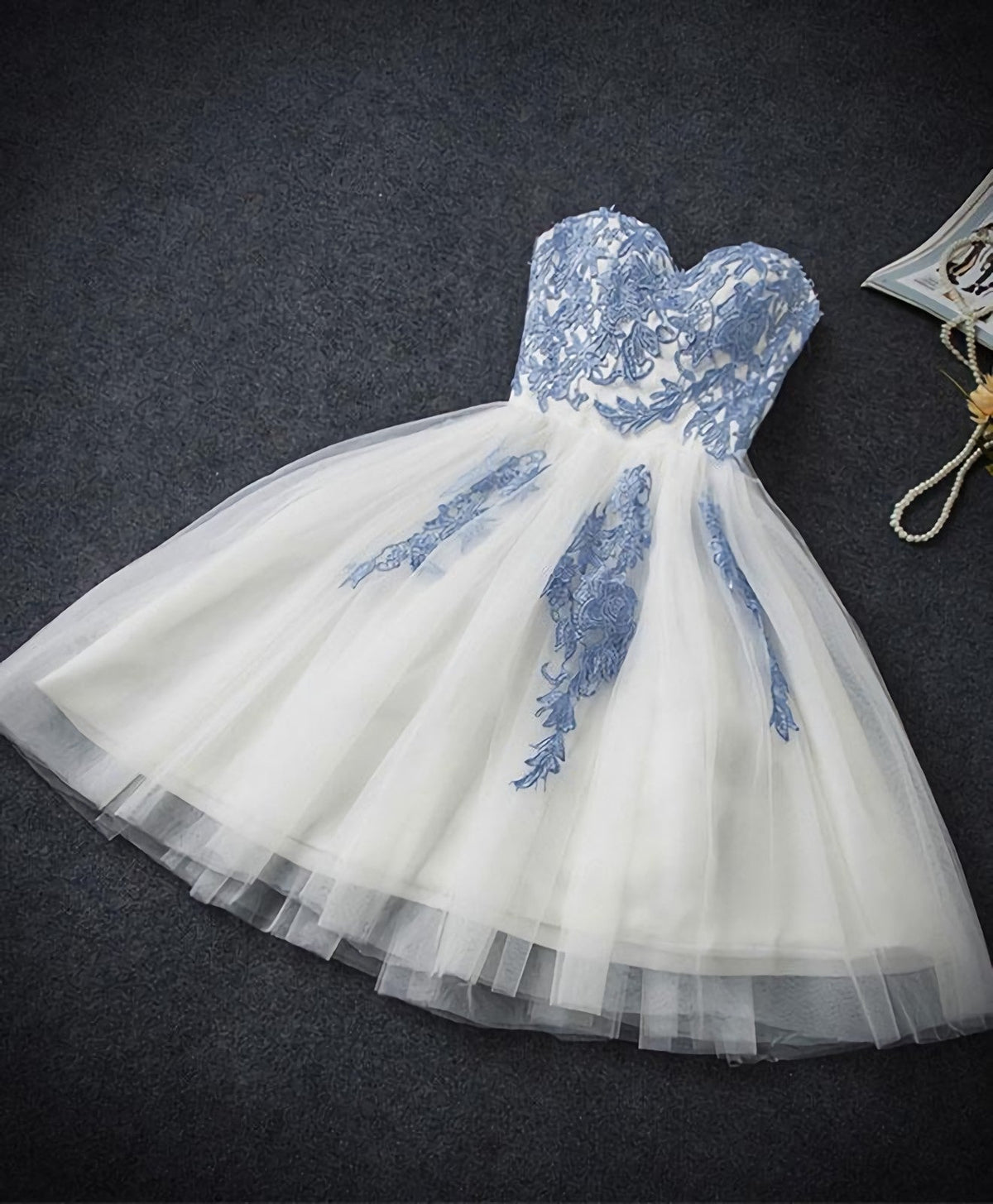 Mignon bleu couche-couche coulle en dentelle en dentelle