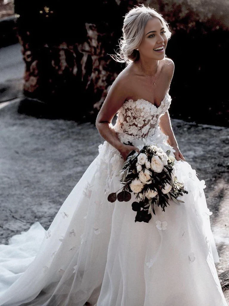A-line Sweetheart Tulle Appliqued Gowns Wedding Dresses