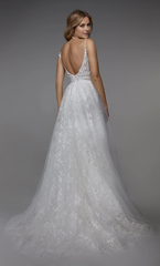 Chiffon lace deep V-neck A-line backless floral decals and floor length wedding dresses