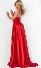 A-line V-neck thin shoulder strap wrapped in height shorts and floor length evening dress
