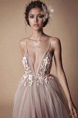 A-line Beach Deep V Neck Spaghetti Strap Wedding Dresses With Applique