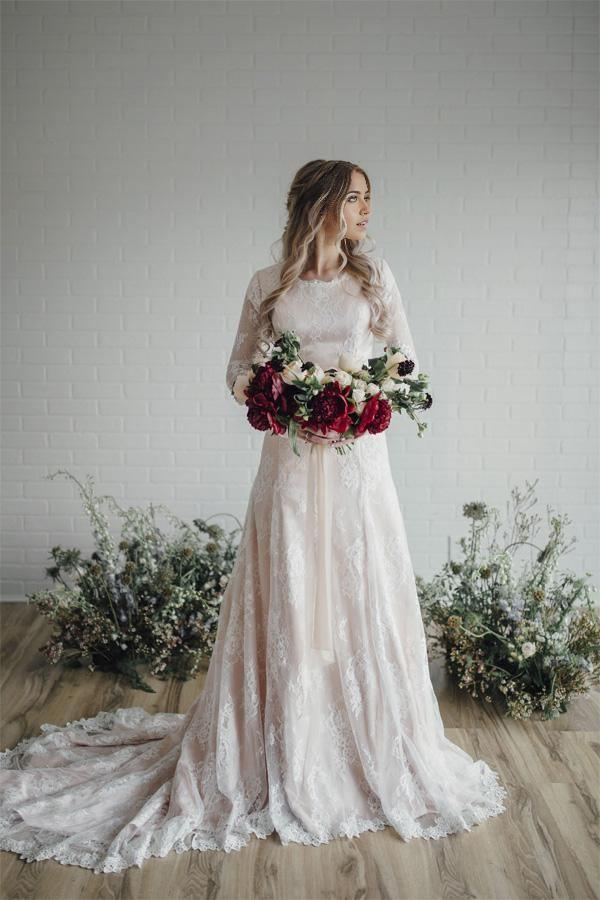 Bodycon Long Sleeve Round Neck Lace Bridal Gown Wedding Dress