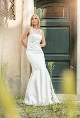 Mermaid Halter Neck Sleeveless Satin Simple White Wedding Dress