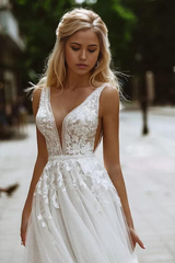Beach A-line V Neck Elegant Lace Wedding Dresses Bridal Gown