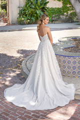 A-line embroidered lace heart-shaped collar handmade beaded thin shoulder strap and floor length wedding dress
