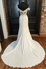 Elegant Off the Shoulder Sheath Applique Wedding Dress