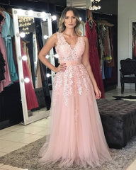 A Line V-Neck Tulle Dresses Floor Length Lace Appliques
