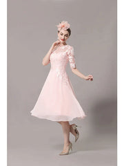 A-Line Mother of the Bride Dress Elegant Illusion Neck Knee Length Lace Satin Half Sleeve with Pleats Appliques