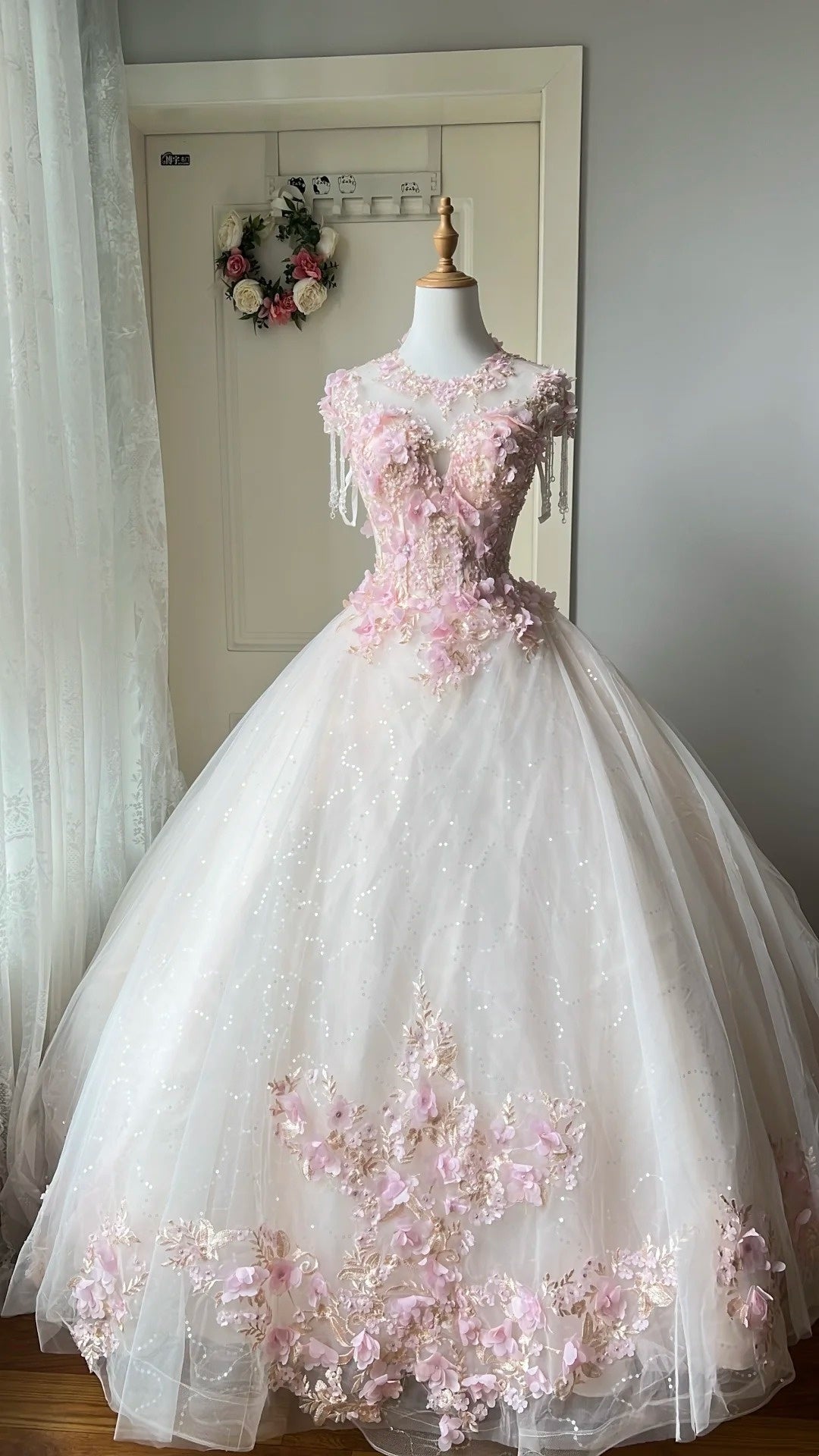 Gorgeous Ball Gown Crew Neck Pleated Tulle Prom Dresses Evening Gala Gown Quinceanera Dress HZ0319