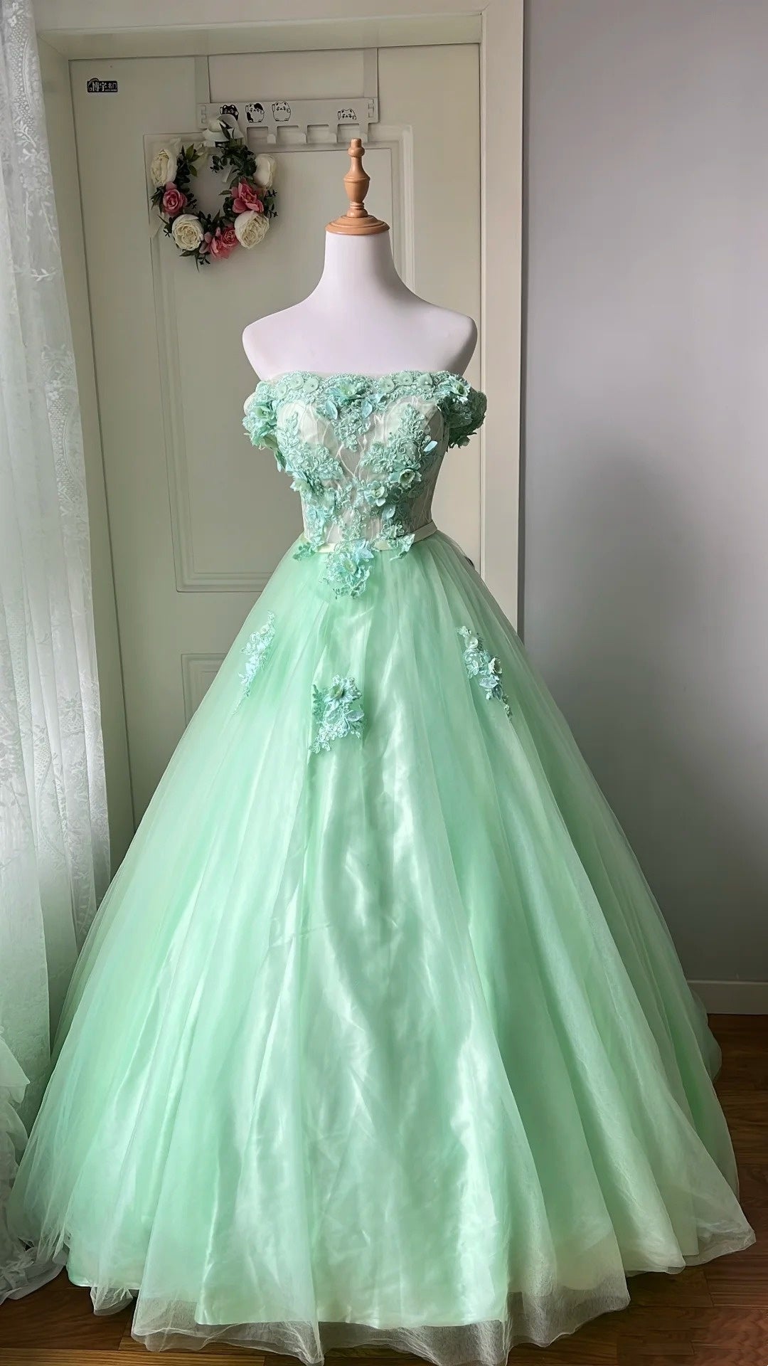 Beauty Ball Gown Light Green Strapless Pleated Tulle Prom Dresses Evening Gala Gown Birthday Party Dress HZ0319