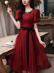 Bourgondische tule kant korte prom -jurk, bordeauxrode bruidsmeisje jurk, 1