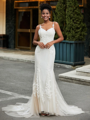 Sweetheart lace decal horizontal trailing wedding dress