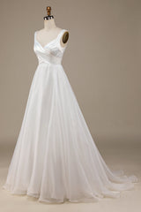 Ball-Gown/Princess Simple Organza Scoop Neck Sweep Train Wedding Dress Long