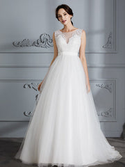 A-Line/Princess Sleeveless V-neck Sweep/Brush Train Tulle Wedding Dresses