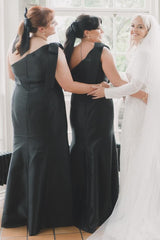Black One-Shoulder Bow Strap Mermaid Long Dress