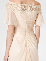 Sheath / Column Mother of the Bride Dress Elegant Off Shoulder Sweep / Brush Train Chiffon Lace Short Sleeve with Pleats