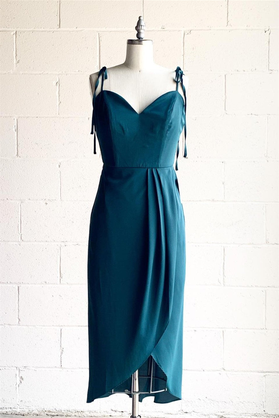 Turquoise stropdas riemen gedrapeerde midi bruidsmeisje jurk