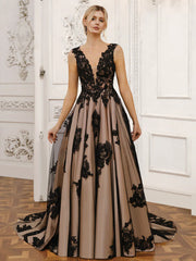 A-Line V-Neck Sleeveless Tulle Long Wedding Dresses With Appliques
