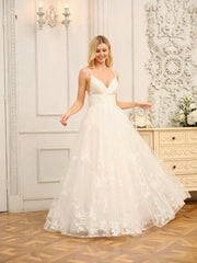 A-Line/Princess Spaghetti Straps V-Neck Sleeveless Long Wedding Dresses With Appliques