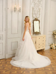Spaghetti Straps V-Neck Sleeveless Long Wedding Dresses With Appliques