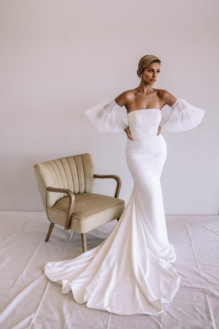 Modern Crepe Fitted Wedding Dress with Tulle Puff Sleeves