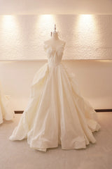 Beige Wedding Dress Strapless Sleeveless A-line Full Bridal Dress Sophisticated Wedding Gown With Train