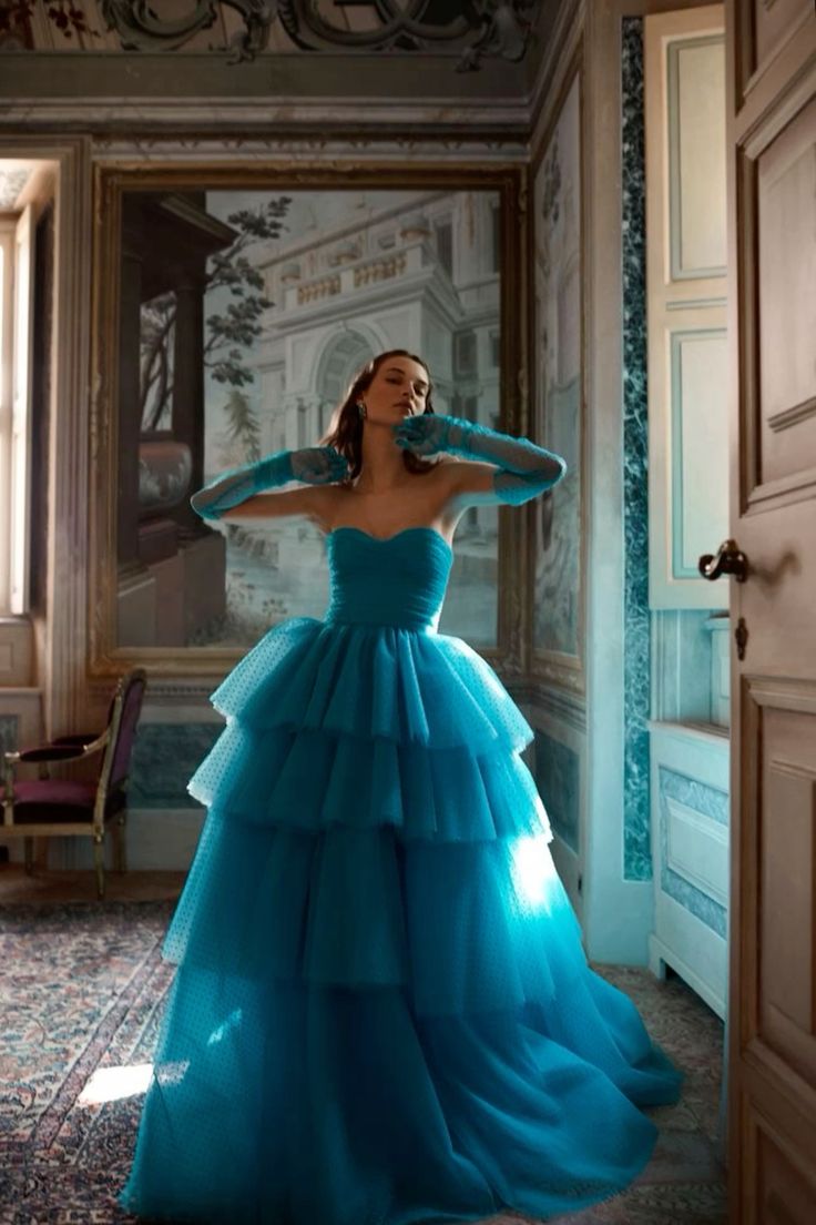 Gorgeous Ball Gown Strapless Tulle Blue Layers Long Prom Dresses With Gloves Formal Evening Dress HZ1024