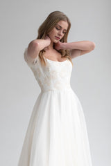 Original Romantic Lace Wedding Dress Deep Round Neckline Bottoned Open Back Airy Half Sleeve Color Fairy Bridal Gown Simple Dress