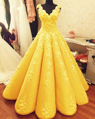 Charming Ball Gown Prom Dresses Lace Embroidery