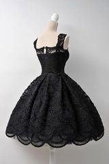 Classic Square Knee-Length Sleeveless Black Lace Homecoming Dress TR0113