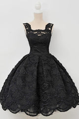 Classic Square Knee-Length Sleeveless Black Lace Homecoming Dress TR0113