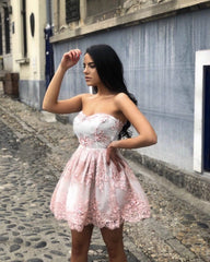 Elegant Sweetheart Homecoming Dresses Lace Appliques