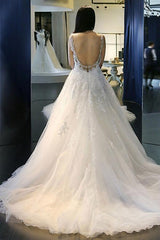 Elegant Scoop Neck Backless Wedding Dresses With Appliques WD057